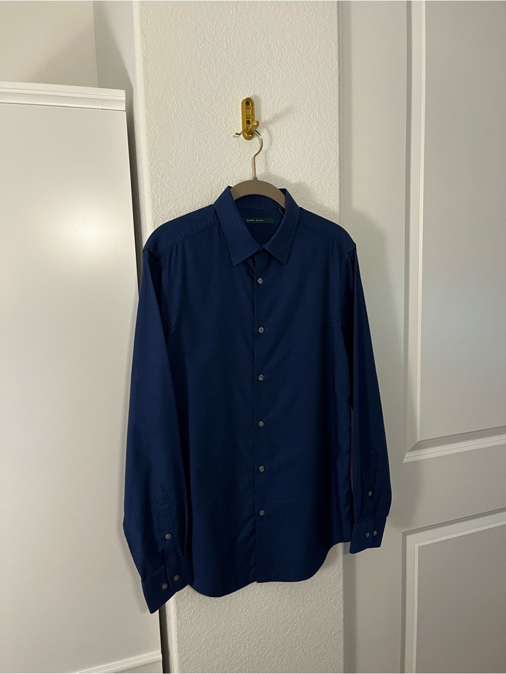 Perry Ellis Men’s Blue Dress Shirt Size Small Long Sleeve Cotton